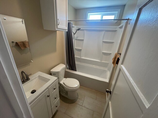 Building Photo - Beautiful 3 bedroom North Hollywood Home
