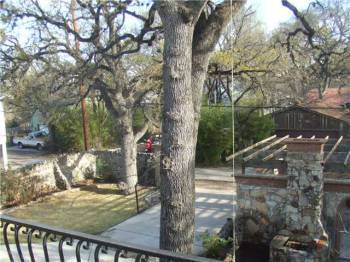 Building Photo - AVAILABLE AUGUST: Upscale 4 bed/2.5 bath home in North Campus just north of UT