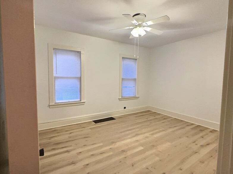 Building Photo - 712 45th St