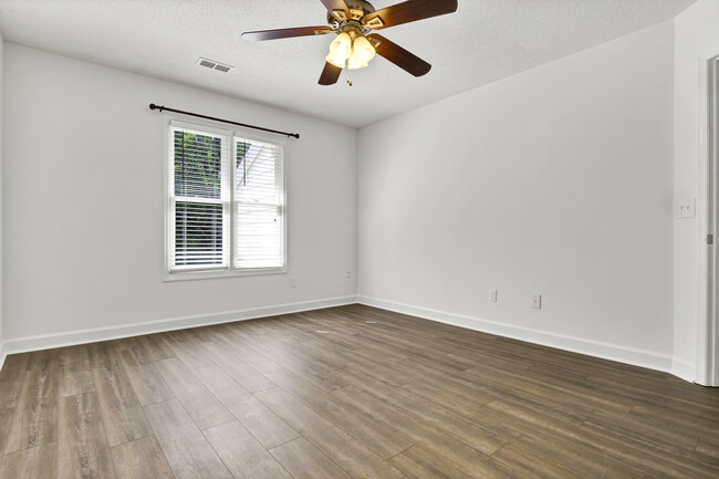 Building Photo - 2827 Springfield Dr