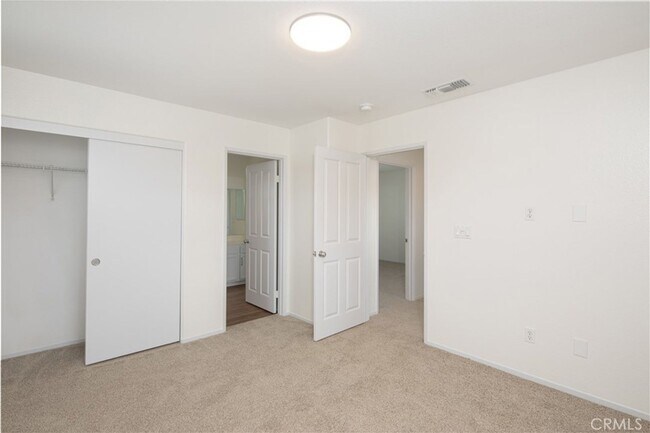 Building Photo - 1425 Crown Cir