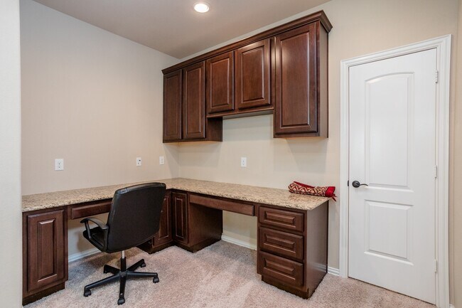 Building Photo - 7339 Chatham Green Dr