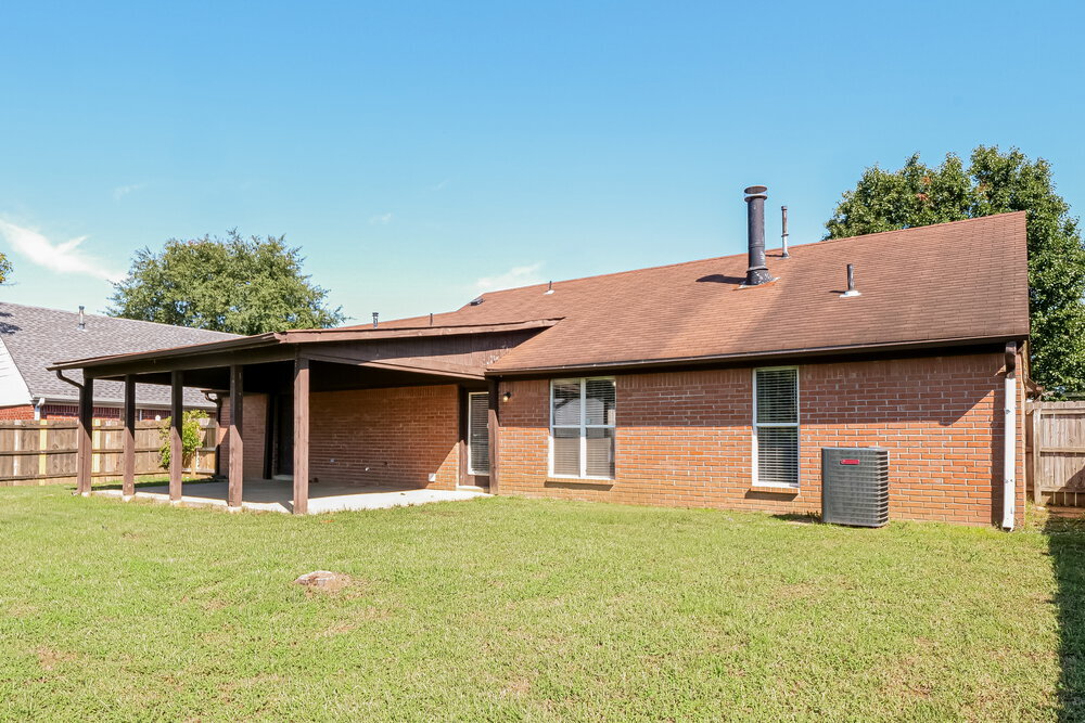 Building Photo - 6935 Amanda Dr N