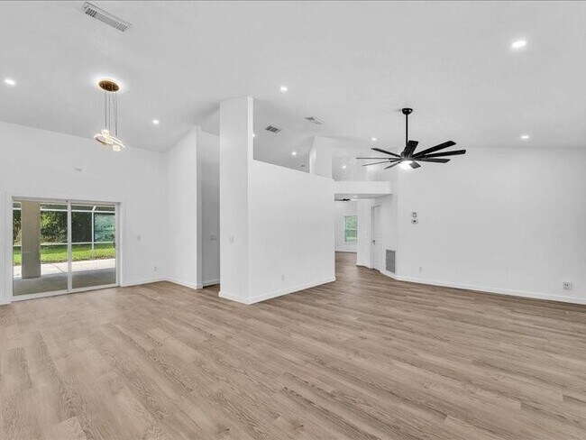 Building Photo - 2928 SE Bella Rd