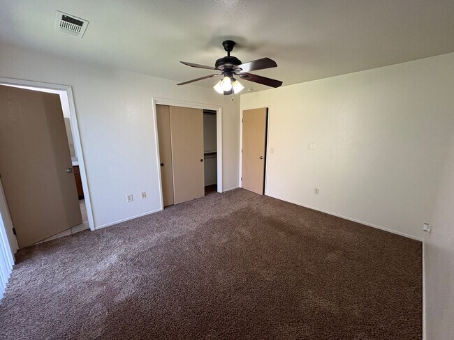 Building Photo - NW Visalia home available in a great neighborhood! available soon