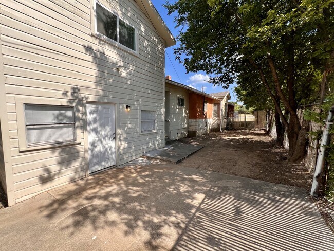 Building Photo - 5638 Curzon Ave