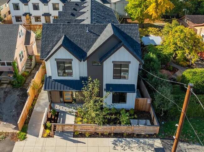 Building Photo - 5175 SE 28th Ave