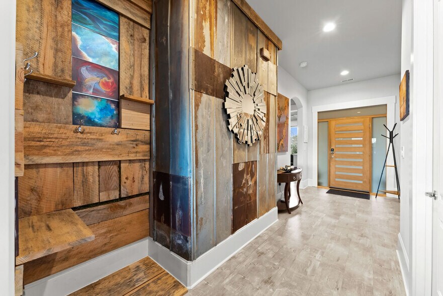 Building Photo - 7154 Nancy Lee Cir