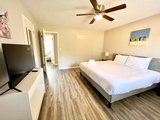 Building Photo - 1342 Country Downs Dr