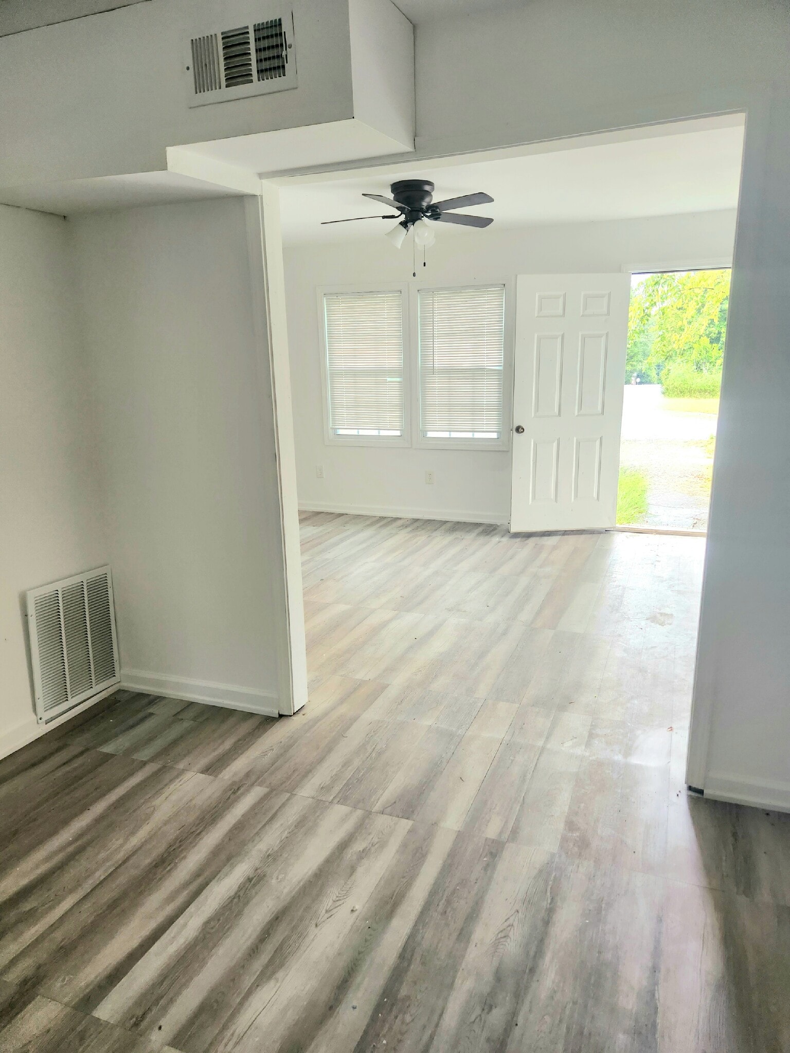 Building Photo - 347 Grant Ave