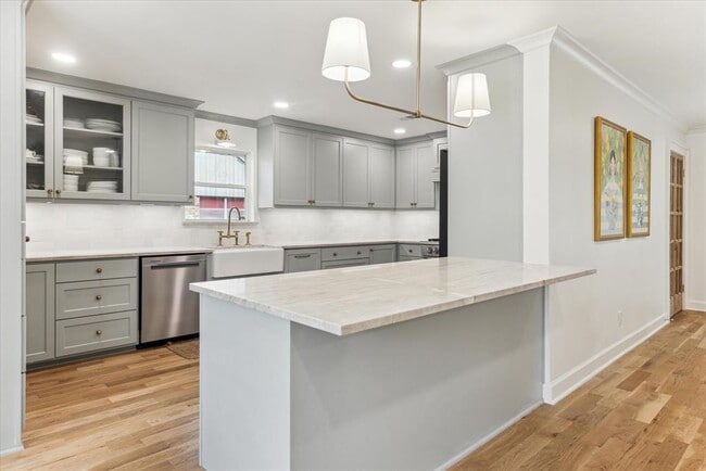 Building Photo - 13035 Pebblebrook Dr