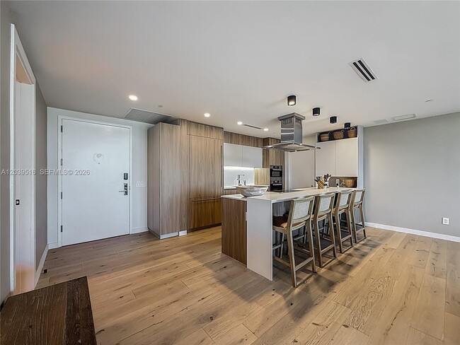 Building Photo - 350 Ocean Dr
