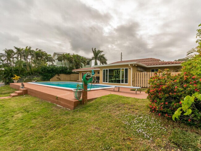 Building Photo - 4930 NE 27th Ave