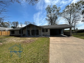 Building Photo - 1025 Crestview Dr S