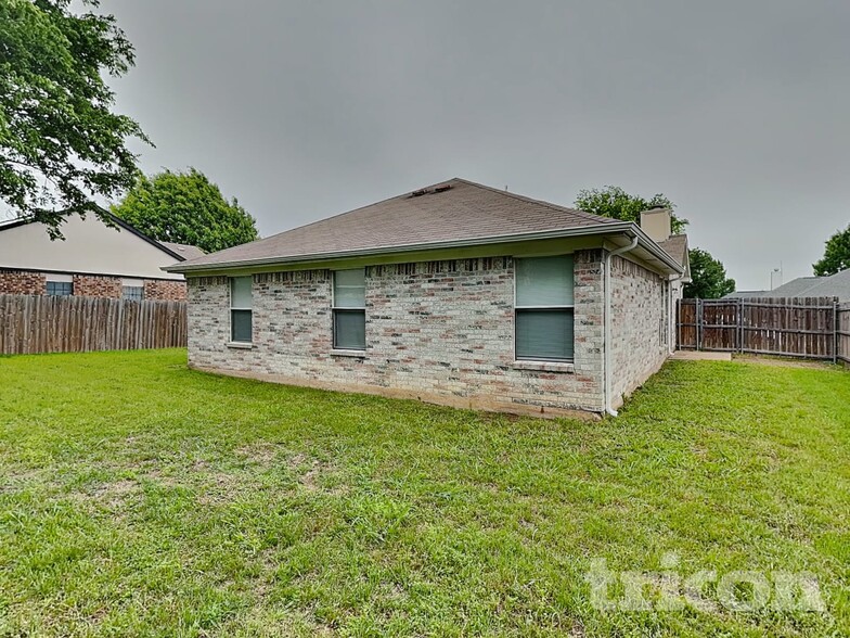 Building Photo - 2709 Star Ave