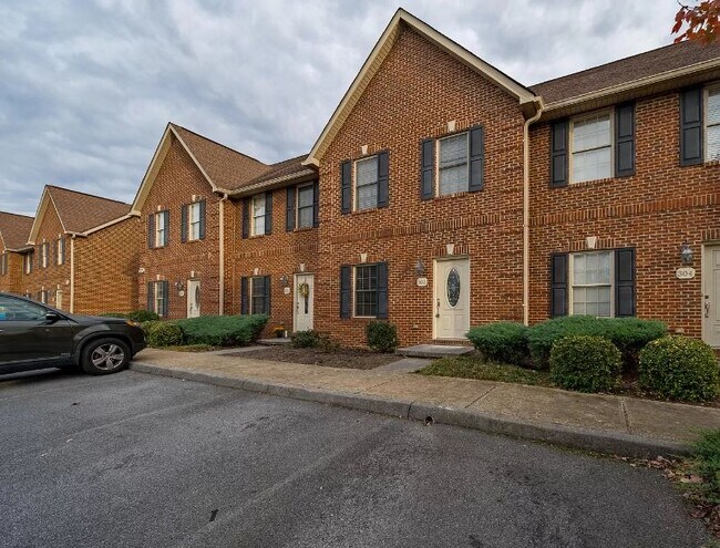 Building Photo - 1709 Cherokee Rd