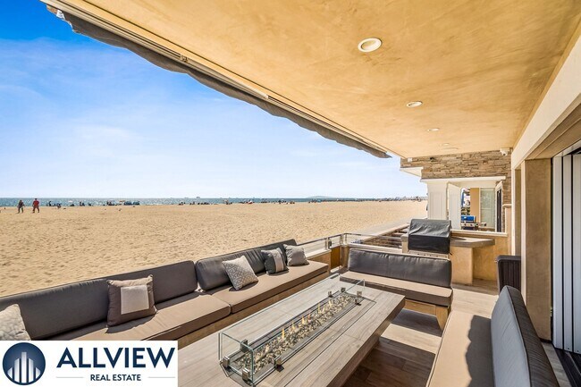 Building Photo - Stunning Beach House located on Newport Be...