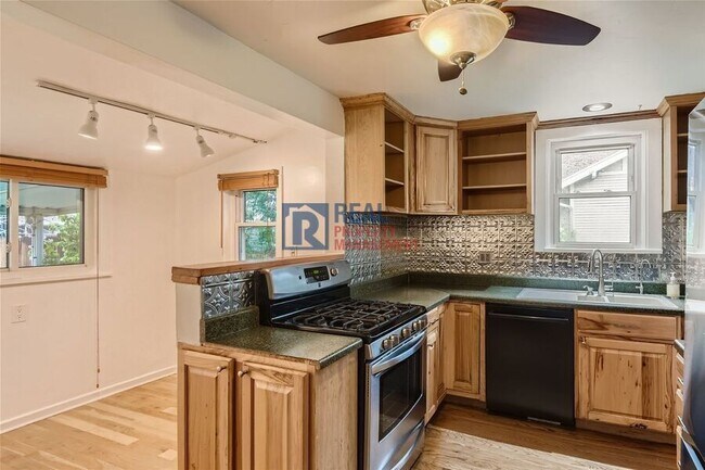 Building Photo - 5930 S Bemis St