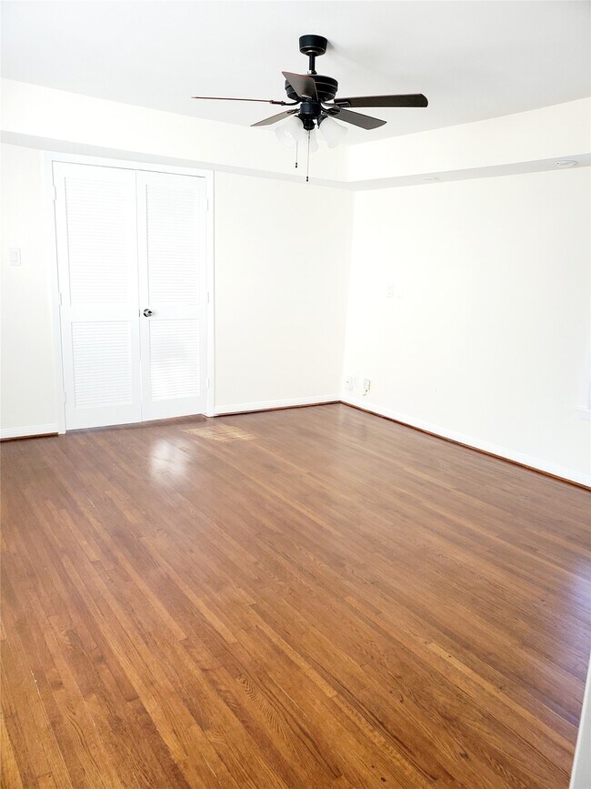 Building Photo - 7953 Ridgeview Dr