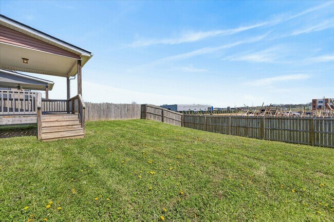 Building Photo - Pet Friendly Four Bedroom with Bonus!