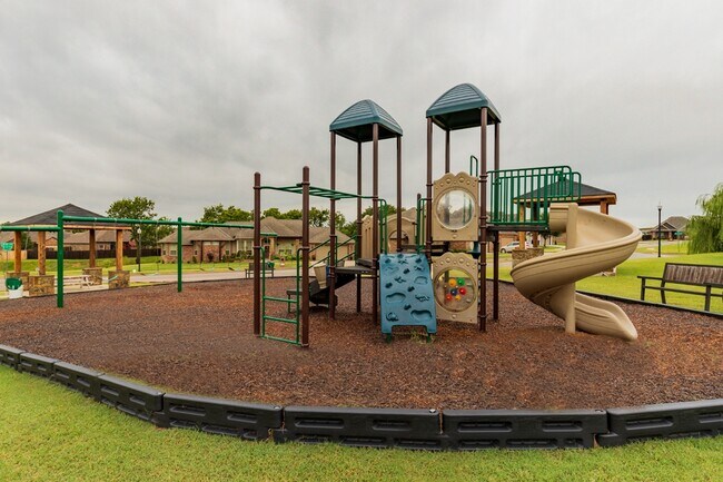 Building Photo - 600 Irish Ln