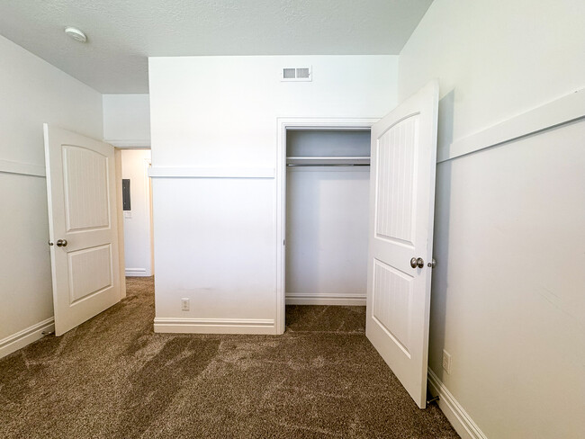 Building Photo - 248 S 550 W