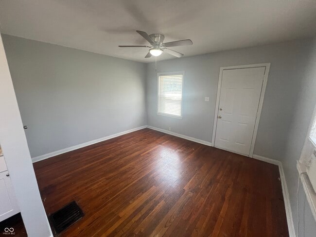 Building Photo - 627 N Tibbs Ave