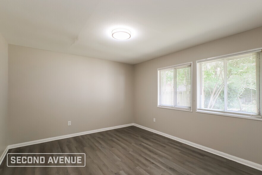 Building Photo - 9655 Manhattan Dr