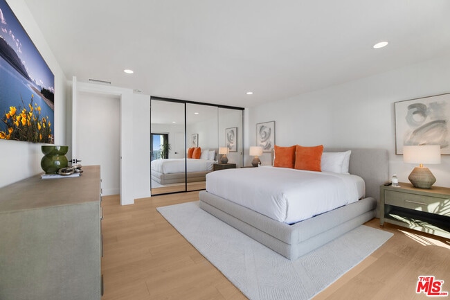 Building Photo - 30020 Morning View Dr