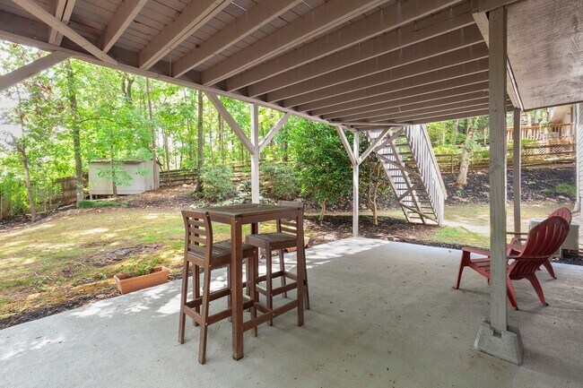 Building Photo - Spacious 3/2.5 Split Level w/ Large Bonus Room and Private Backyard!
