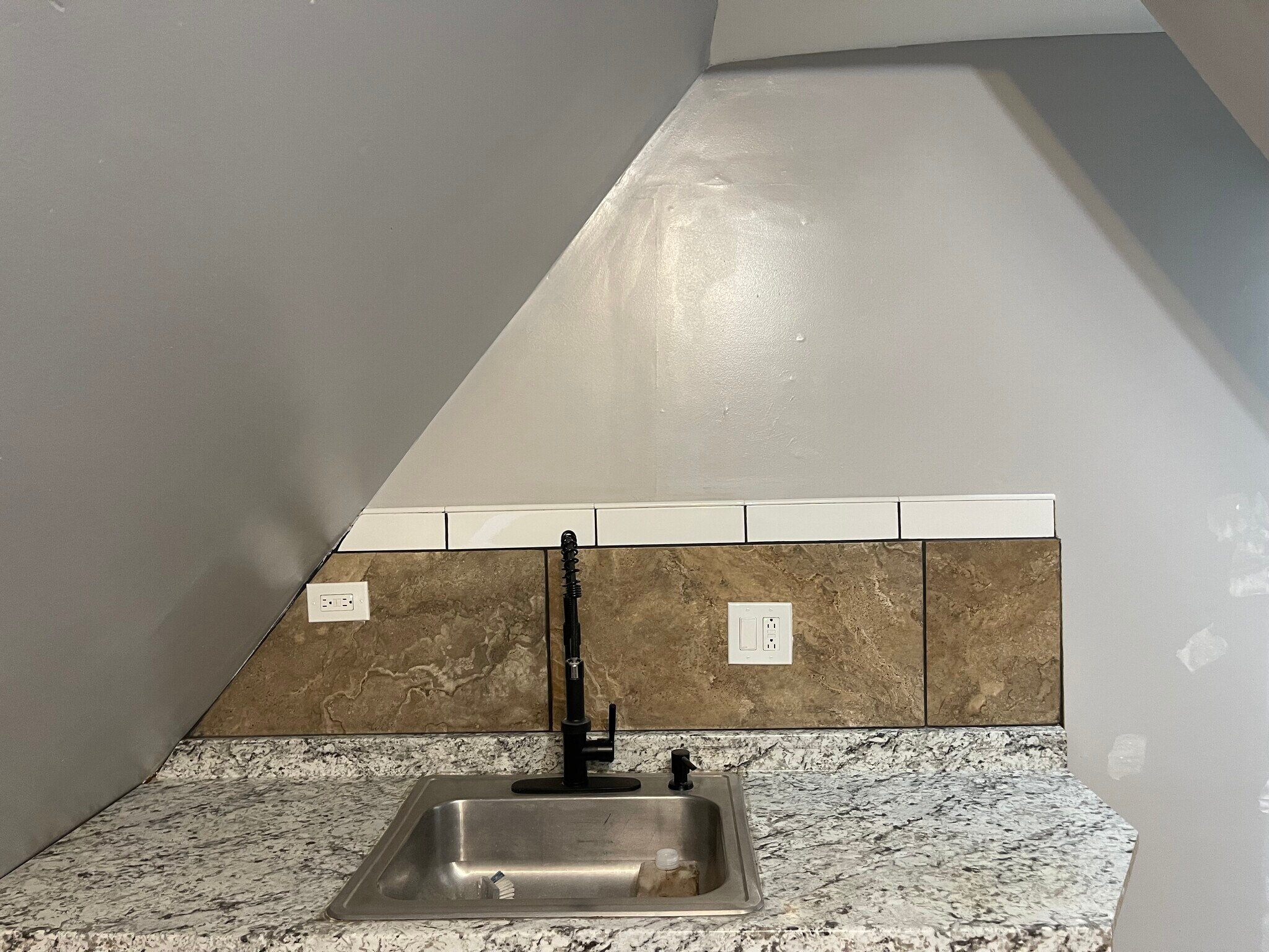 Kitchen sink - 31 Crawford St