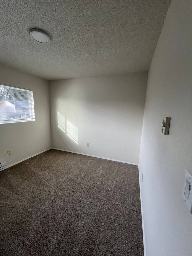 Building Photo - 12429 1st Ave W
