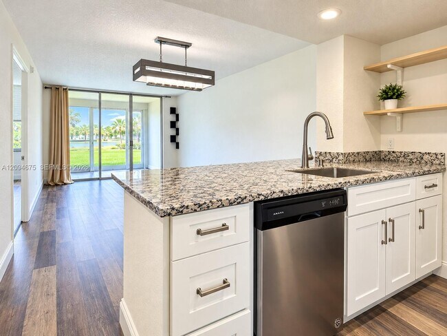 Building Photo - 9440 Poinciana Pl