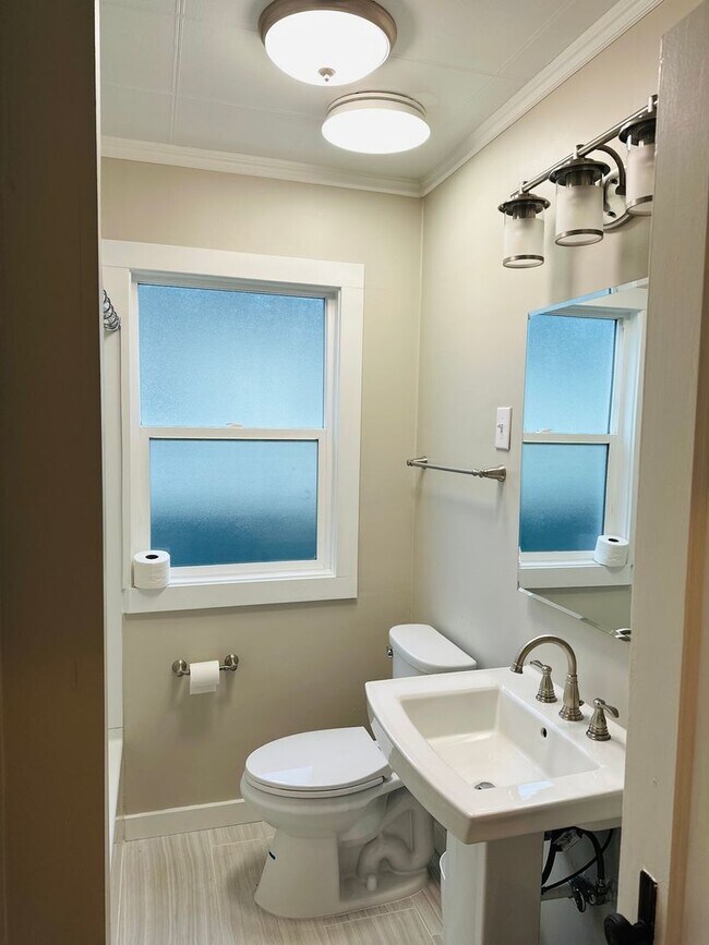 Building Photo - Charming Downtown Vancouver Bungalow