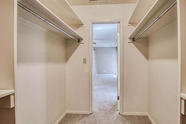 Building Photo - Stunning eastside rental in highly desirable area!