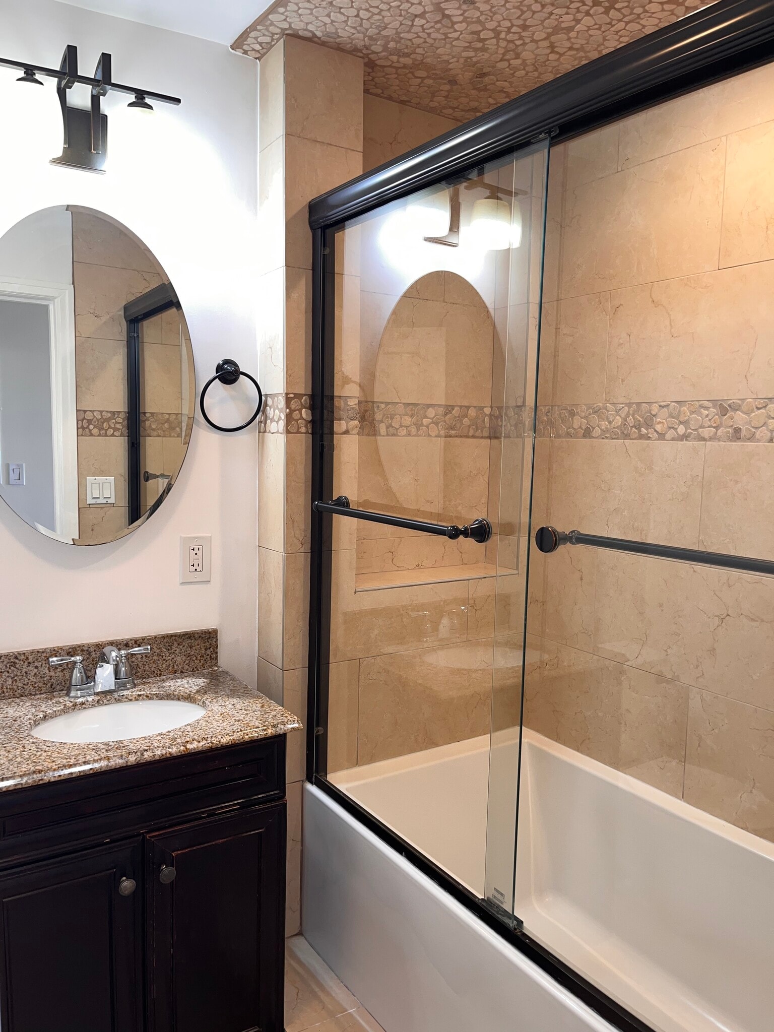 Building Photo - 3005 Main St