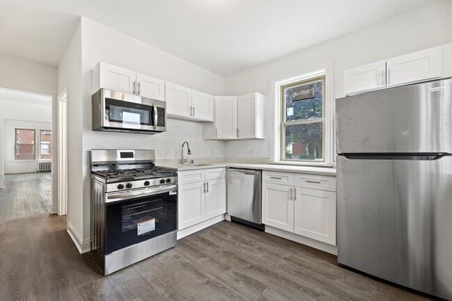 Building Photo - 2905 N Bartlett Ave