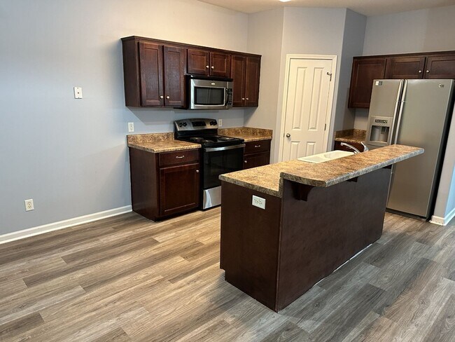 Building Photo - 250 Summer Hill Way