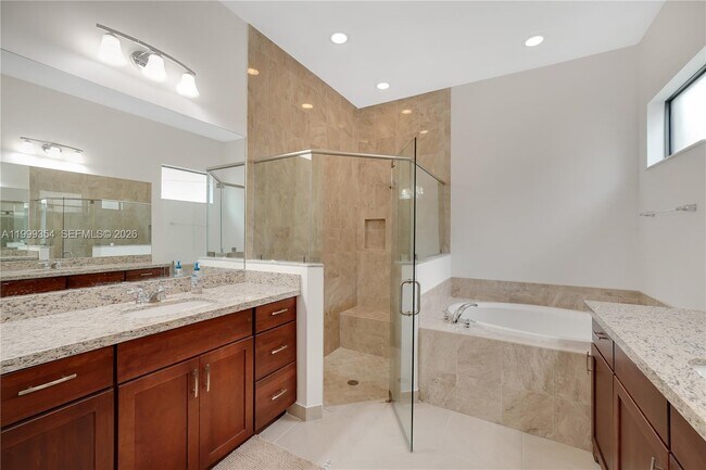 Building Photo - 11815 Leon Cir N