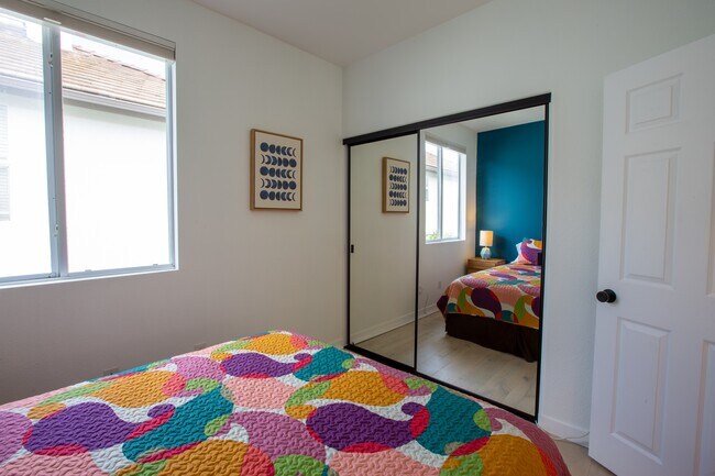 Building Photo - 593 Sweet Pea Pl