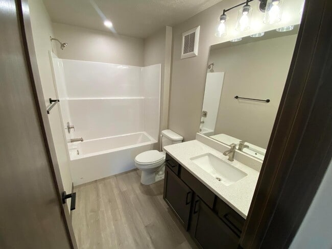 Building Photo - 218 S Elmwood Ave