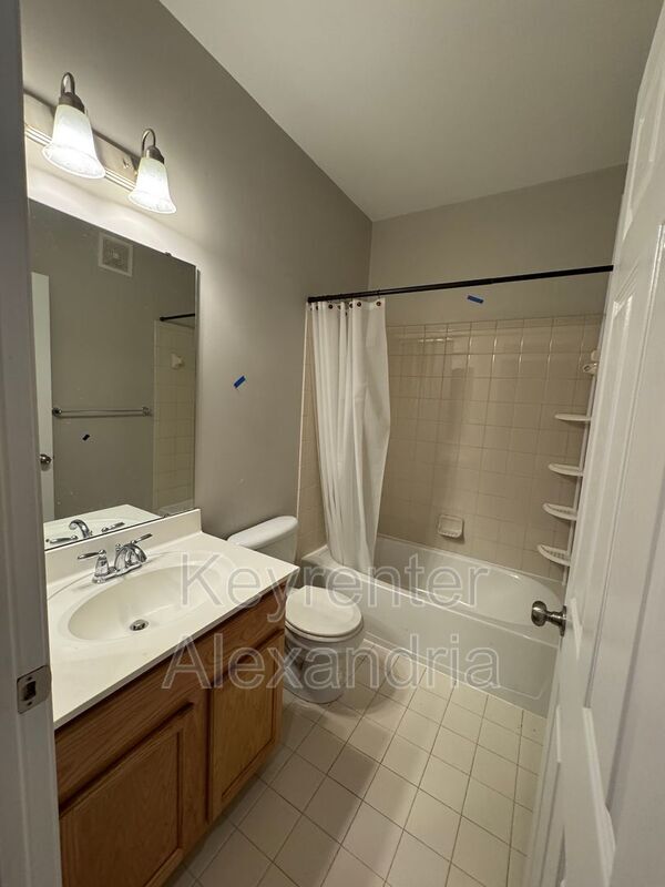 Building Photo - 2561 Eastbourne Dr