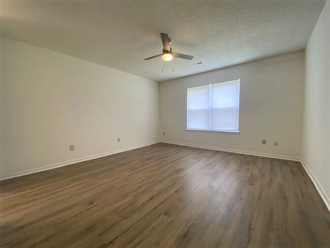 Building Photo - Pineville- Ranch townhome- Remodeled 2 bed...