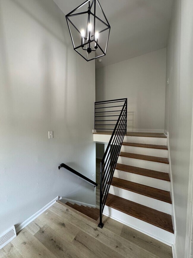 Building Photo - $2,195/month | 4 Bed | 2.5 Bath | 2,046 Sq Ft