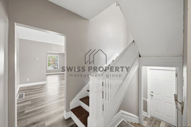 Building Photo - 391 St Clair Ave