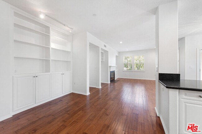 Building Photo - 13080 Pacific Promenade