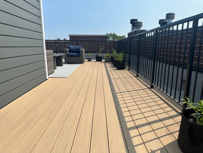 Building Photo - Pet Friendly 3 Bed 2 Bath Condo Quality in...