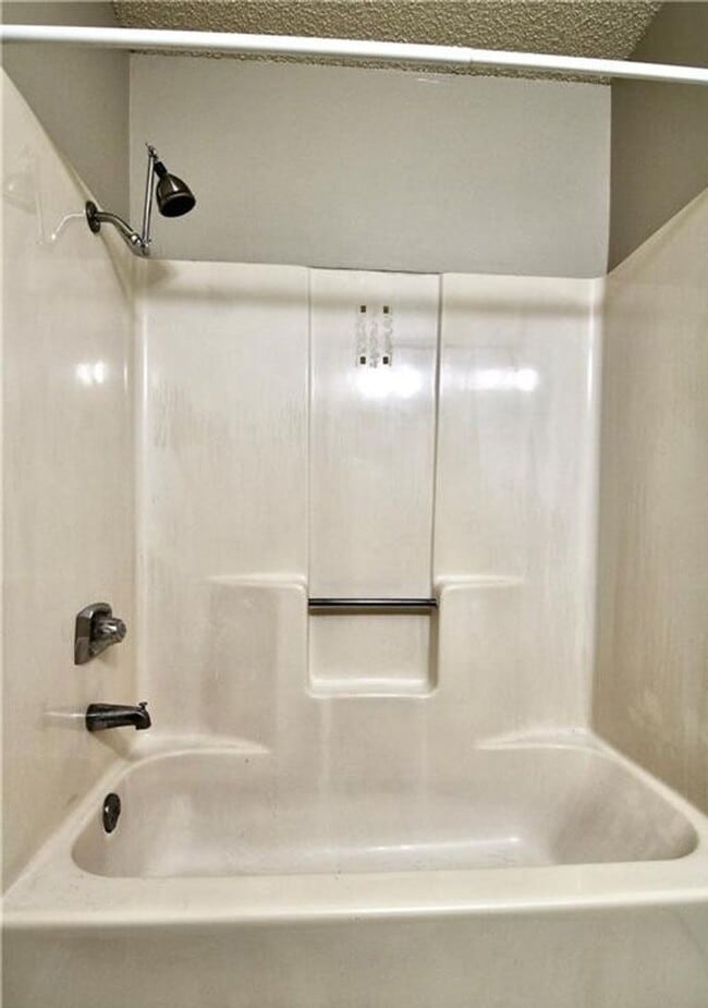 Building Photo - 3-bedroom 2-bathroom home on a corner lot!