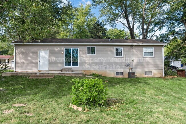 Building Photo - 235 Midland Dr
