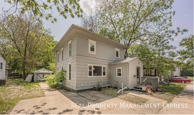 Building Photo - 807 W 13th St